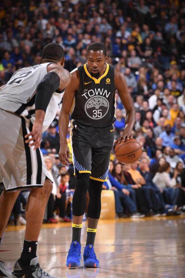 杜兰特赛后谦逊发言登热搜，圣安东尼奥马刺大胜上海海港引发热议的简单介绍